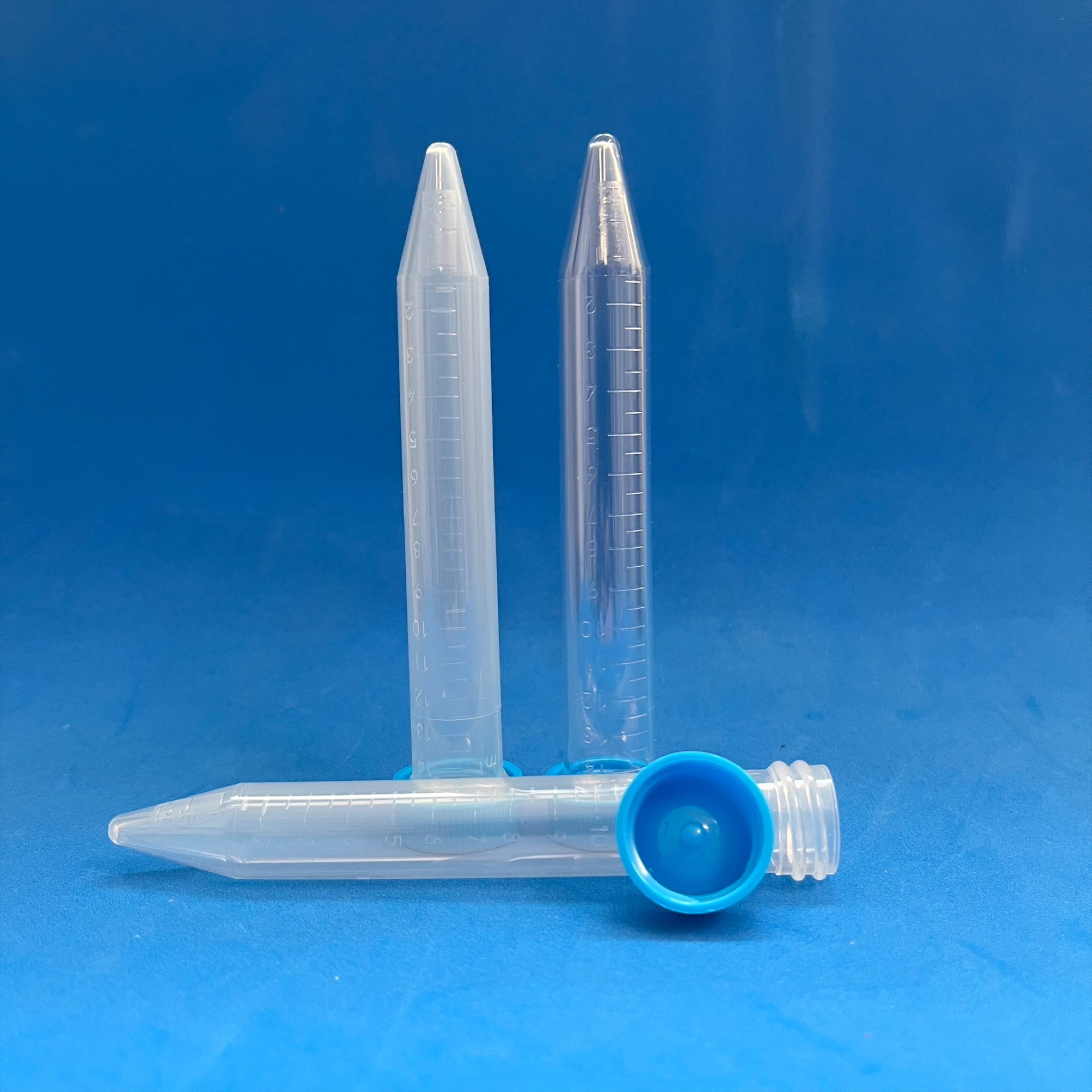 Spitzbodenr&ouml;hrchen 15ml mit blauem Deckel